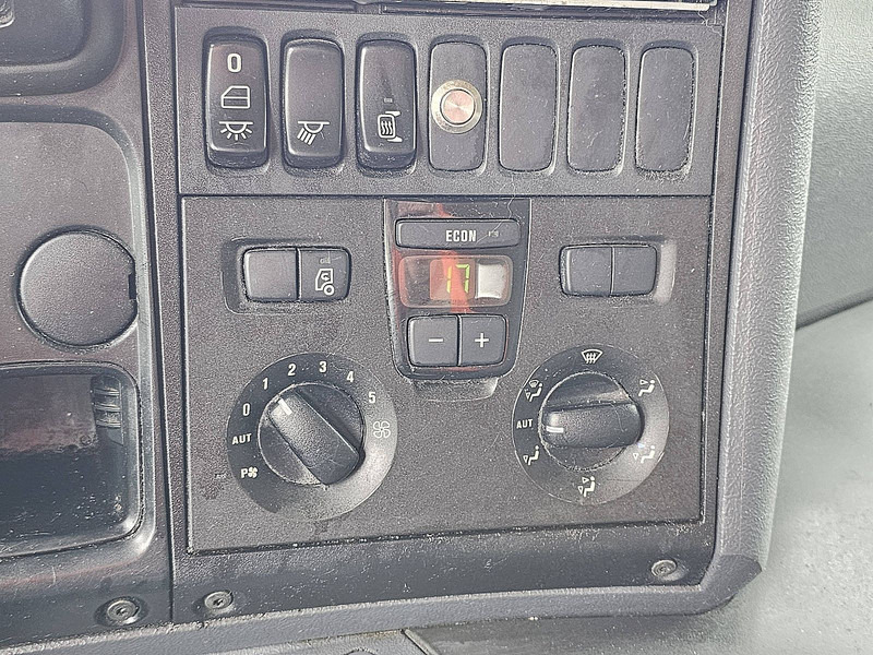 شاحنة الفريزر Scania P320 6X2*4 LAMBERET LIFT: صورة 13 شاحنة الفريزر Scania P320 6X2*4 LAMBERET LIFT: صورة 13