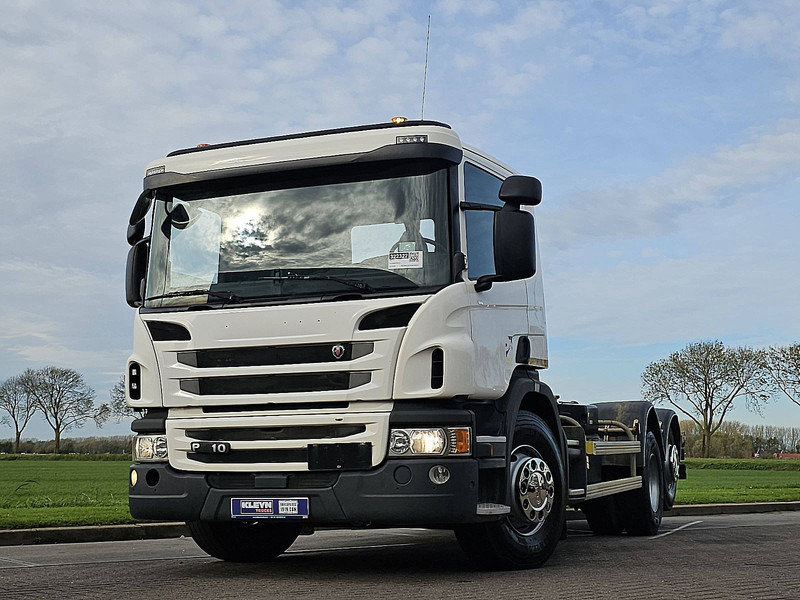 شاحنة ذات خطاف Scania P410 Multilift: صورة 1