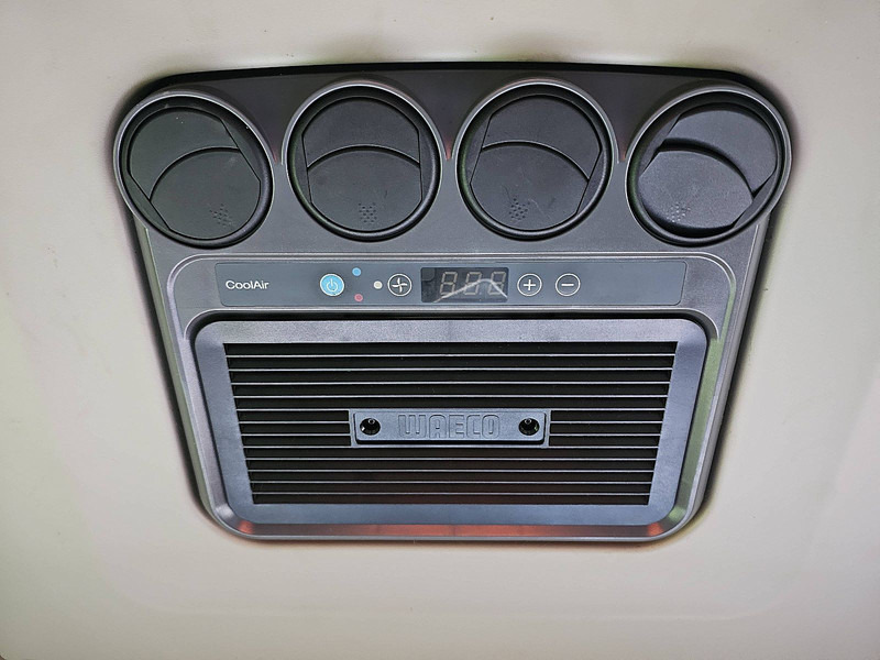 شاحنات مسطحة, شاحنة كرين Scania R490: صورة 10