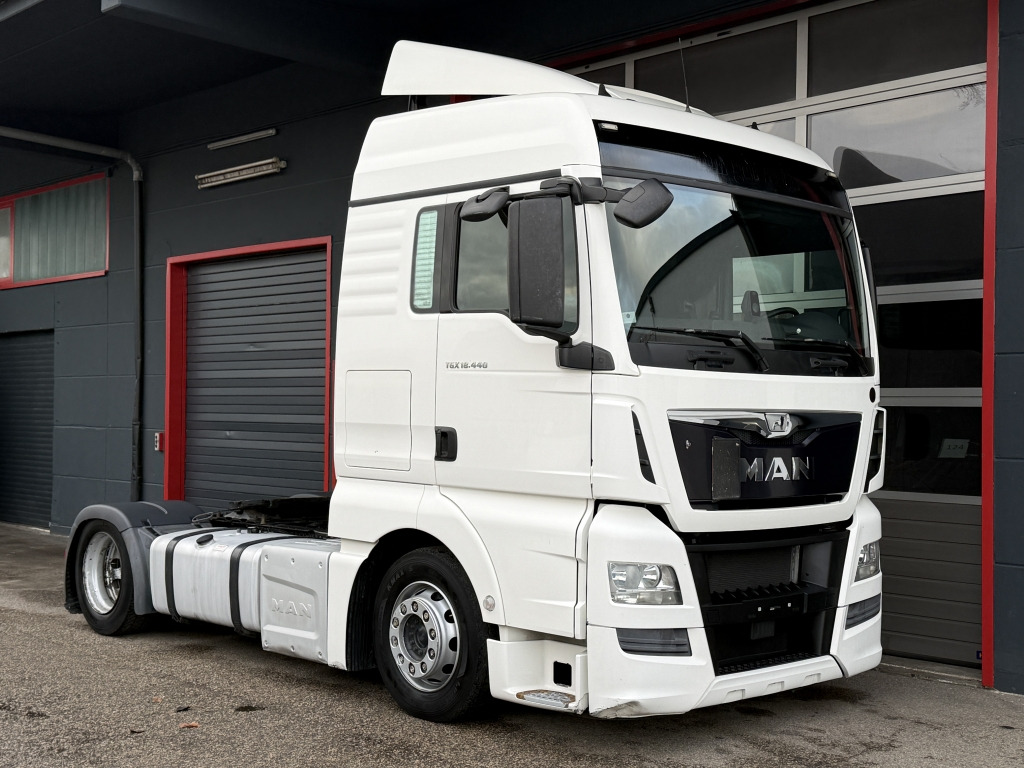 MAN TGX 18.440 XLX MEGA Klimaauto Motorbremse 2xTank - وحدة جر: صورة 1 MAN TGX 18.440 XLX MEGA Klimaauto Motorbremse 2xTank - وحدة جر: صورة 1