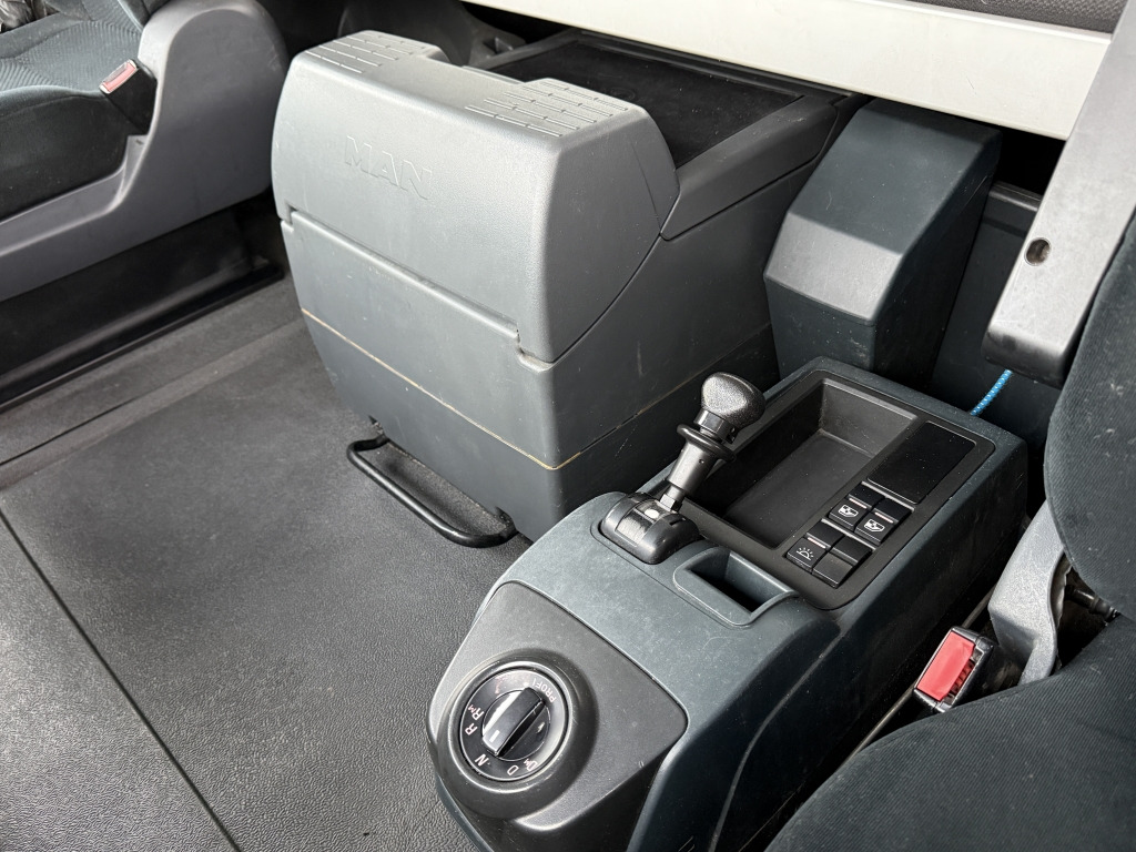 MAN TGX 18.440 XLX MEGA Klimaauto Motorbremse 2xTank - وحدة جر: صورة 4 MAN TGX 18.440 XLX MEGA Klimaauto Motorbremse 2xTank - وحدة جر: صورة 4