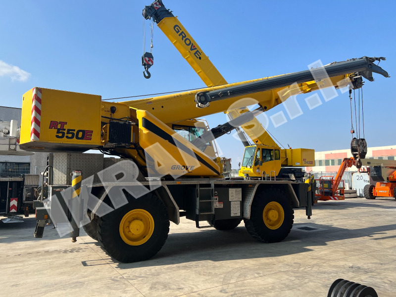 Grove RT550E - رافعة الطرق الوعرة: صورة 2 Grove RT550E - رافعة الطرق الوعرة: صورة 2