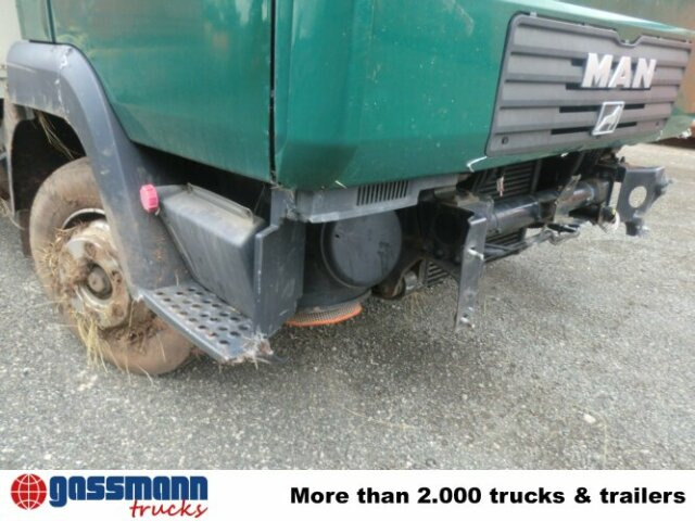 MAN L33 8.180 C 4x2, Unfallfahrzeug mit - شاحنة مقفلة: صورة 4 MAN L33 8.180 C 4x2, Unfallfahrzeug mit - شاحنة مقفلة: صورة 4