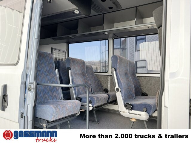 Mercedes-Benz 711 D-KA 4x2, Standklima, 11-Sitze, 2 x on stock - حافلة صغيرة, ميكروباص: صورة 4 Mercedes-Benz 711 D-KA 4x2, Standklima, 11-Sitze, 2 x on stock - حافلة صغيرة, ميكروباص: صورة 4