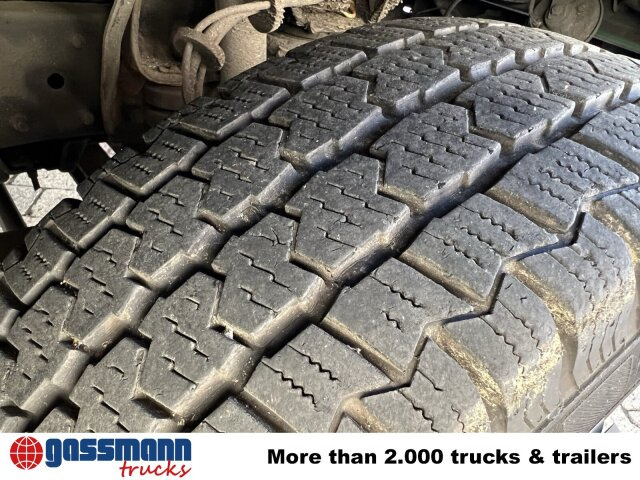 Mercedes-Benz 711 D-KA 4x2, Standklima, 11-Sitze, 2 x on stock - حافلة صغيرة, ميكروباص: صورة 2 Mercedes-Benz 711 D-KA 4x2, Standklima, 11-Sitze, 2 x on stock - حافلة صغيرة, ميكروباص: صورة 2