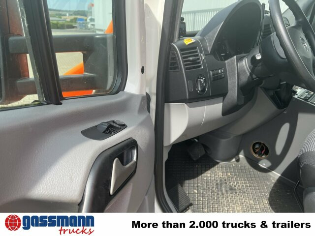Mercedes-Benz Sprinter 516 CDI 4x2, Rettungswagen, Bi-Xenon - فان: صورة 4 Mercedes-Benz Sprinter 516 CDI 4x2, Rettungswagen, Bi-Xenon - فان: صورة 4