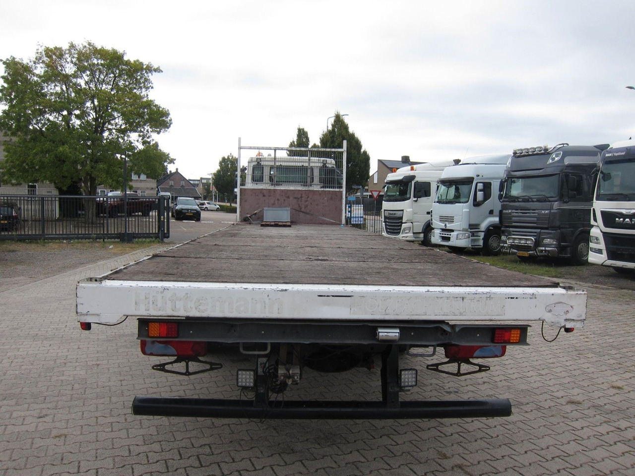 MAN TGM 26 340 6X2*4 BL Plateau Manual - شاحنات مسطحة: صورة 4 MAN TGM 26 340 6X2*4 BL Plateau Manual - شاحنات مسطحة: صورة 4