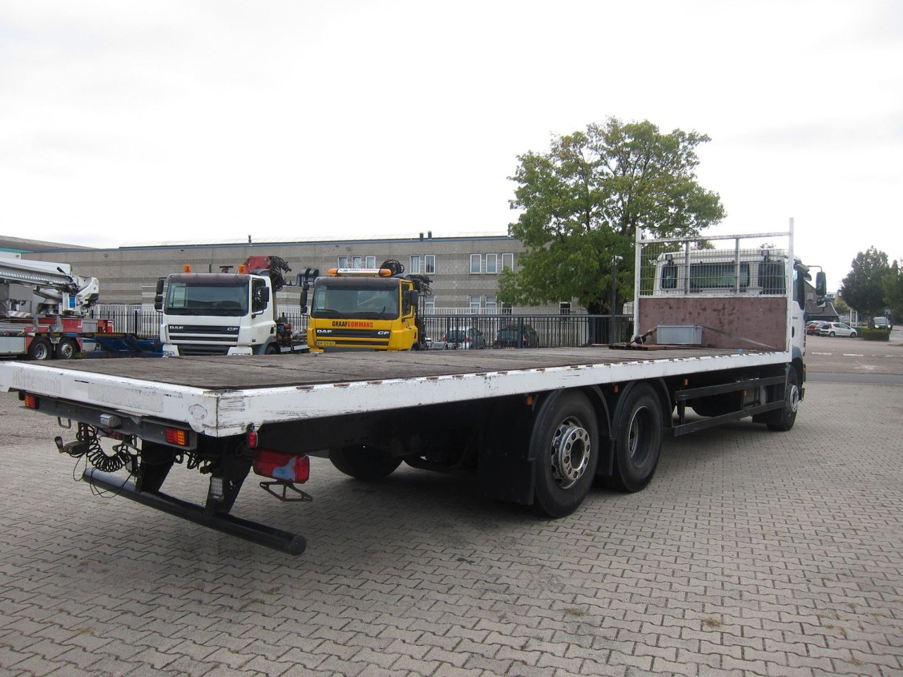MAN TGM 26 340 6X2*4 BL Plateau Manual - شاحنات مسطحة: صورة 5 MAN TGM 26 340 6X2*4 BL Plateau Manual - شاحنات مسطحة: صورة 5