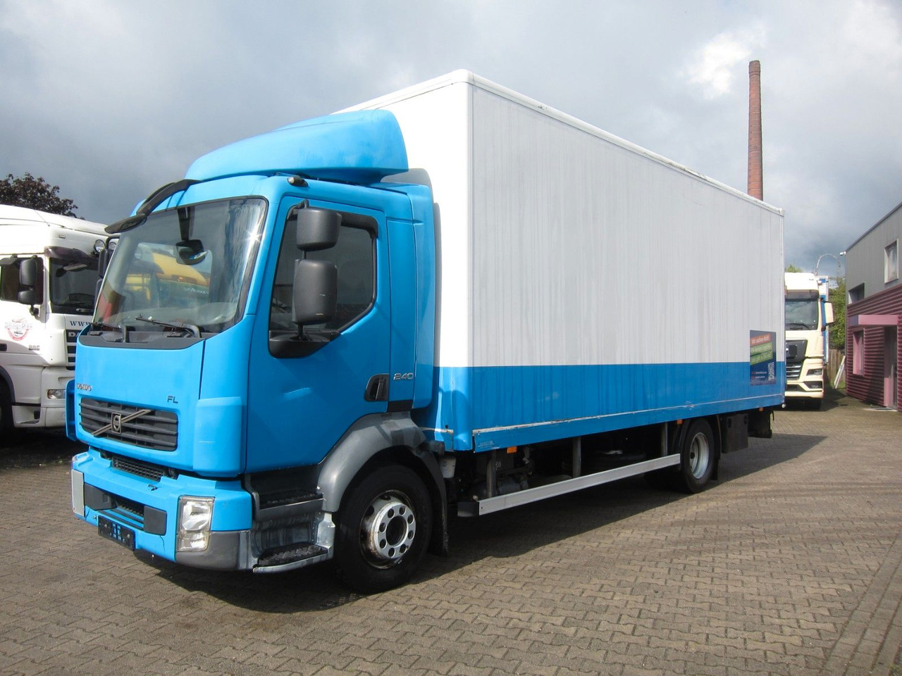 Volvo FL 240 12T Koffer KBW Manual - شاحنة مقفلة: صورة 2 Volvo FL 240 12T Koffer KBW Manual - شاحنة مقفلة: صورة 2