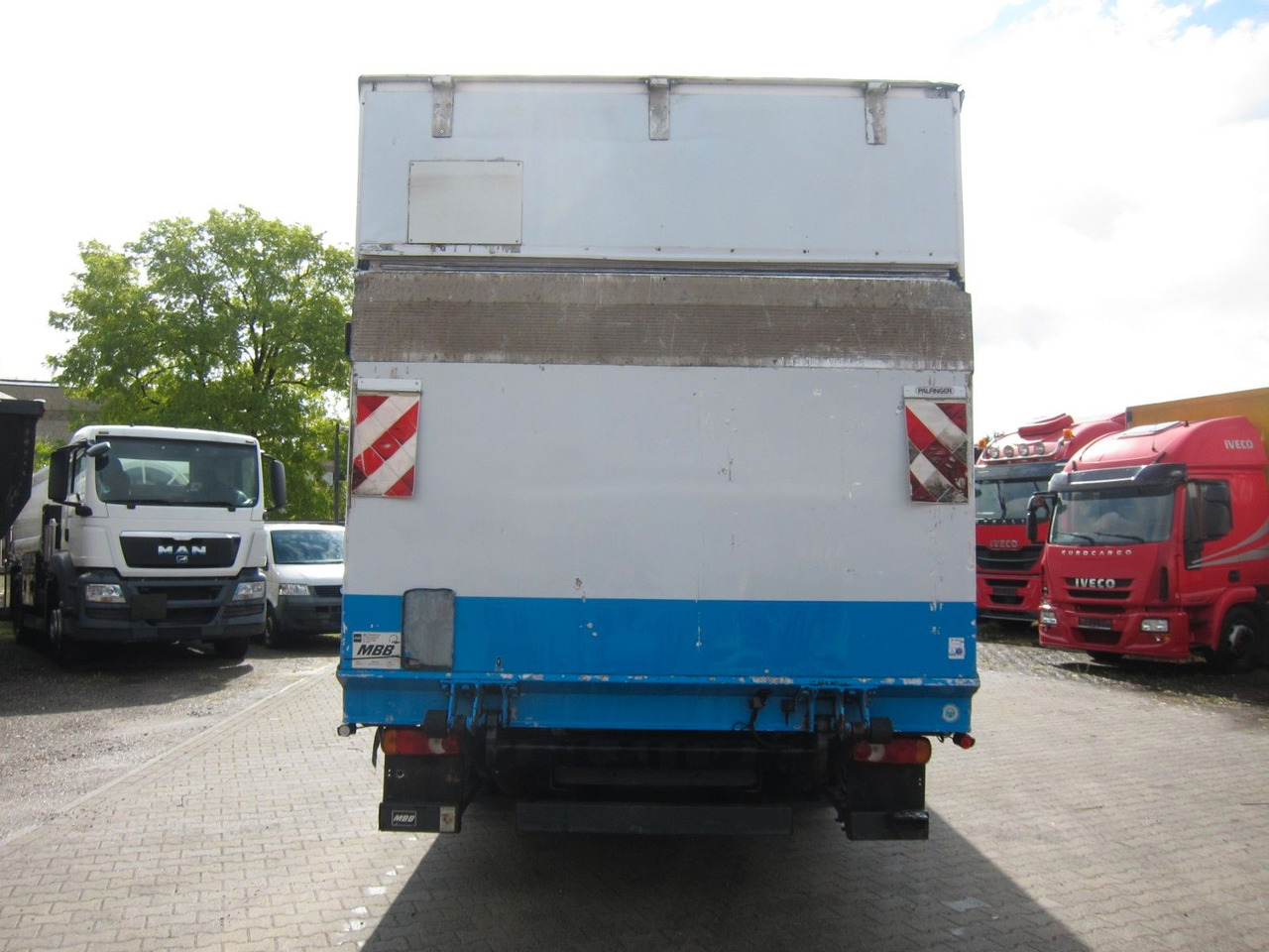 Volvo FL 240 12T Koffer KBW Manual - شاحنة مقفلة: صورة 4 Volvo FL 240 12T Koffer KBW Manual - شاحنة مقفلة: صورة 4