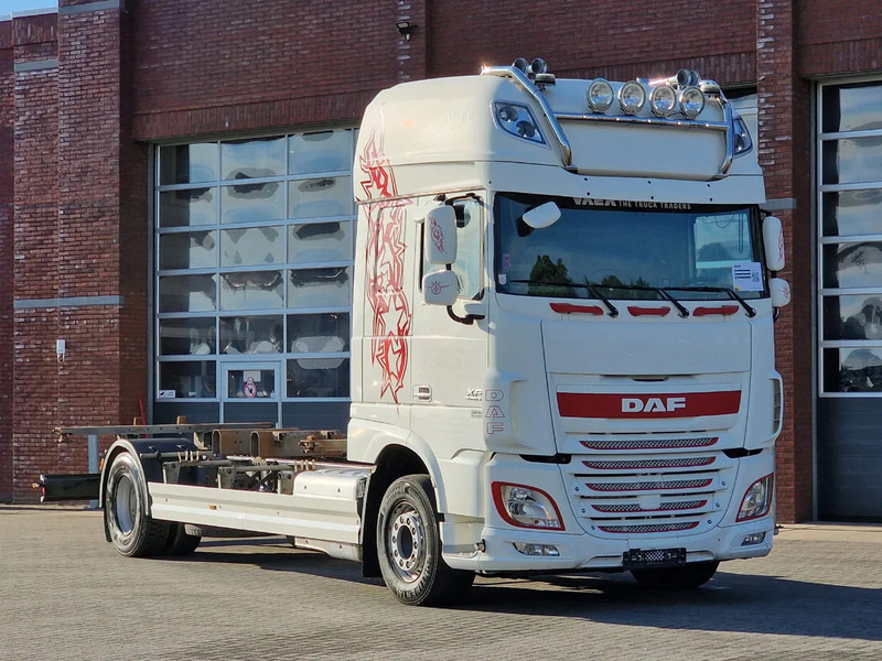 DAF XF 410 SuperSpaceCab 4x2 BDF - Retarder - Full air - 5.70 WB - شاحنات الحاويات / جسم علوي قابل للتغيير شاحنة: صورة 1 DAF XF 410 SuperSpaceCab 4x2 BDF - Retarder - Full air - 5.70 WB - شاحنات الحاويات / جسم علوي قابل للتغيير شاحنة: صورة 1