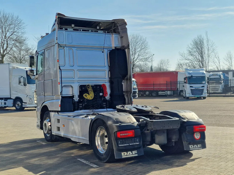 DAF XF 440 SpaceCab 4x2 - Full spoiler - Alloy wheels - Air horn - Light bar - وحدة جر: صورة 5 DAF XF 440 SpaceCab 4x2 - Full spoiler - Alloy wheels - Air horn - Light bar - وحدة جر: صورة 5