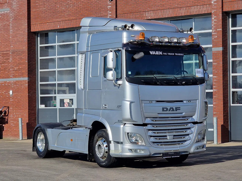 DAF XF 440 SpaceCab 4x2 - Full spoiler - Alloy wheels - Air horn - Light bar - وحدة جر: صورة 1 DAF XF 440 SpaceCab 4x2 - Full spoiler - Alloy wheels - Air horn - Light bar - وحدة جر: صورة 1
