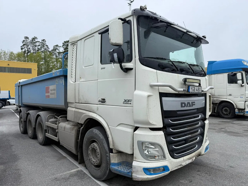 DAF XF 510 Ginaf 8x4*4 - Tipper - Euro 6 - Steering axle - Steel front suspension - شاحنة قلاب: صورة 1 DAF XF 510 Ginaf 8x4*4 - Tipper - Euro 6 - Steering axle - Steel front suspension - شاحنة قلاب: صورة 1
