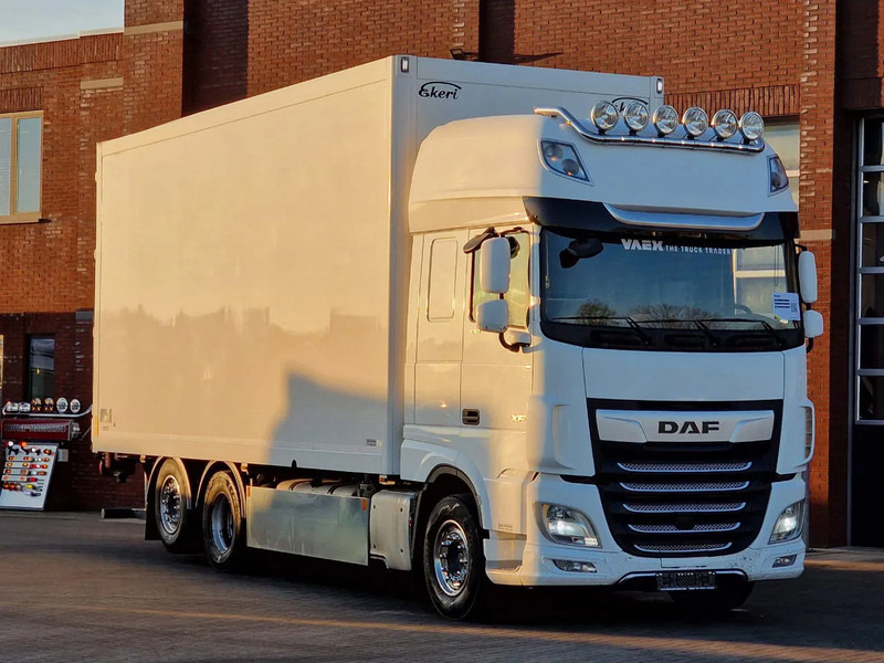 DAF XF 530 SuperSpaceCab 6x2*4 - Ekeri closed box - Loadlift -Steering axle - Full air - شاحنة مقفلة: صورة 1 DAF XF 530 SuperSpaceCab 6x2*4 - Ekeri closed box - Loadlift -Steering axle - Full air - شاحنة مقفلة: صورة 1