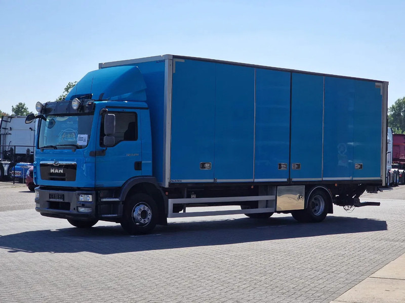 MAN TGM 15.250 4x2 - Box truck with sidedoors - Loadlift - Euro 5 - Automatic - Camera - شاحنة مقفلة: صورة 3 MAN TGM 15.250 4x2 - Box truck with sidedoors - Loadlift - Euro 5 - Automatic - Camera - شاحنة مقفلة: صورة 3