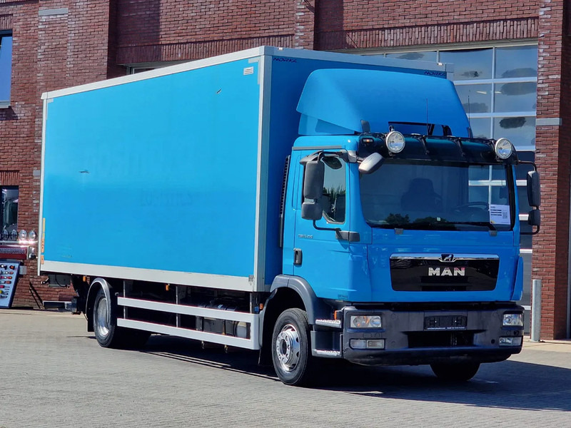 MAN TGM 15.250 4x2 - Box truck with sidedoors - Loadlift - Euro 5 - Automatic - Camera - شاحنة مقفلة: صورة 1 MAN TGM 15.250 4x2 - Box truck with sidedoors - Loadlift - Euro 5 - Automatic - Camera - شاحنة مقفلة: صورة 1