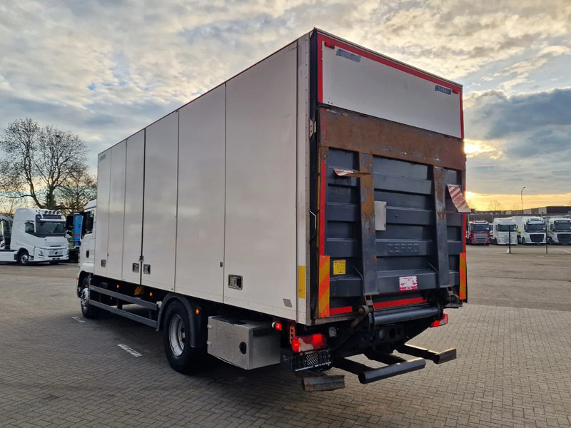 MAN TGM 18.340 4x2 - Sleepercab - Box with sidedoors - Loadlift - Full air - Euro 6 - Automatic - شاحنة مقفلة: صورة 5 MAN TGM 18.340 4x2 - Sleepercab - Box with sidedoors - Loadlift - Full air - Euro 6 - Automatic - شاحنة مقفلة: صورة 5