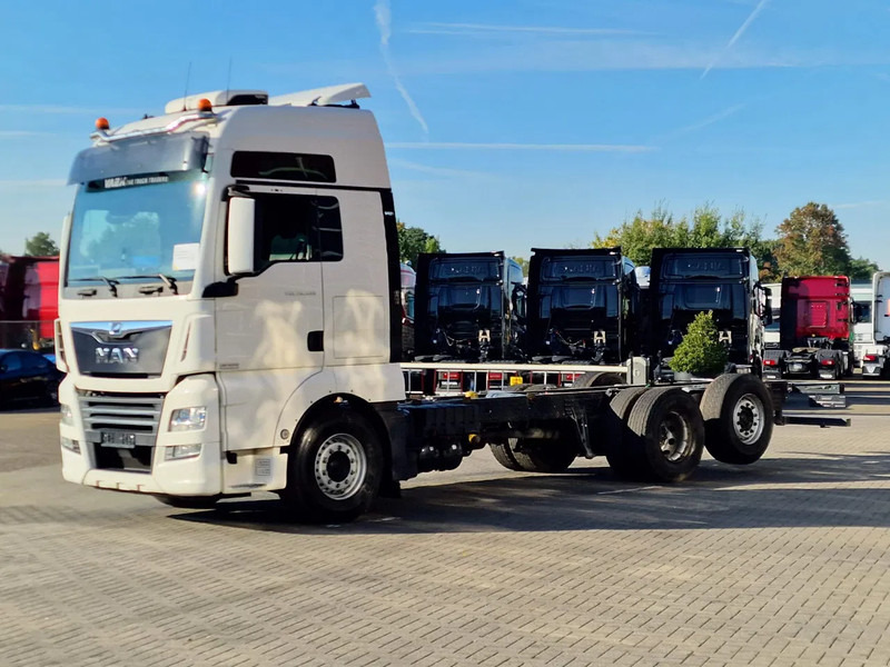 MAN TGX 26.500 6x2 XXL - Chassis - Full air - Night clima - AS Tronic - - شاحنة هيكل كابينة: صورة 3 MAN TGX 26.500 6x2 XXL - Chassis - Full air - Night clima - AS Tronic - - شاحنة هيكل كابينة: صورة 3