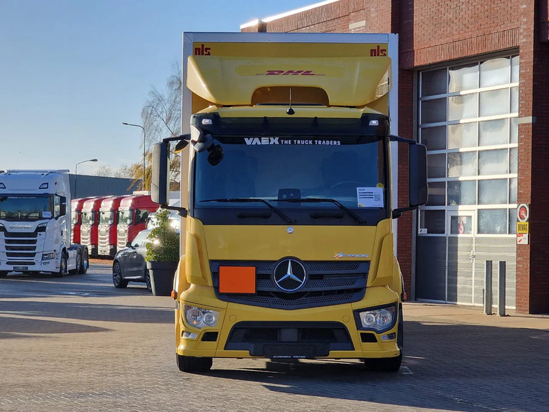 Mercedes-Benz Actros 1827 4x2 Sleepercab - Box with side doors - Loadlift - Low KM - Full air - A/C - شاحنة مقفلة: صورة 2 Mercedes-Benz Actros 1827 4x2 Sleepercab - Box with side doors - Loadlift - Low KM - Full air - A/C - شاحنة مقفلة: صورة 2