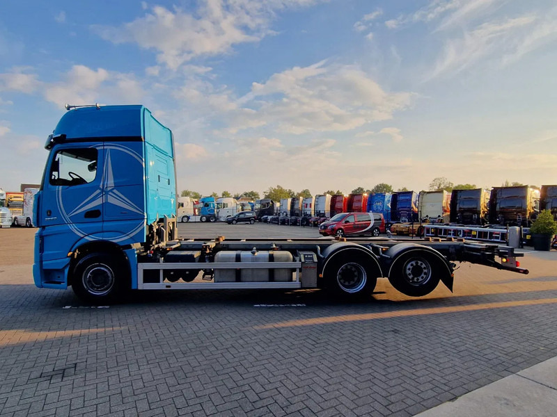 Mercedes-Benz Actros 2553 6x2 - BDF - Retarder - 4.90 WB - Loadlift - Full air - شاحنات الحاويات / جسم علوي قابل للتغيير شاحنة: صورة 4 Mercedes-Benz Actros 2553 6x2 - BDF - Retarder - 4.90 WB - Loadlift - Full air - شاحنات الحاويات / جسم علوي قابل للتغيير شاحنة: صورة 4