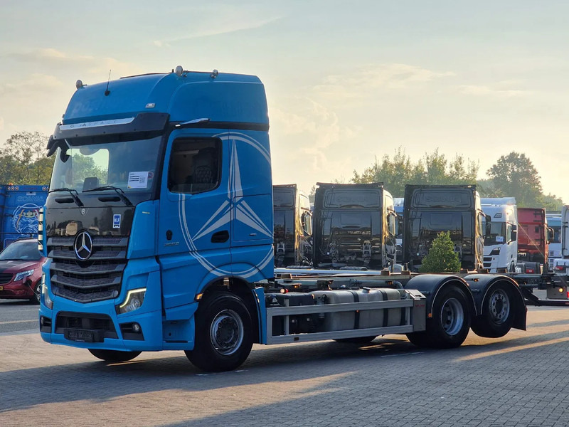 Mercedes-Benz Actros 2553 6x2 - BDF - Retarder - 4.90 WB - Loadlift - Full air - شاحنات الحاويات / جسم علوي قابل للتغيير شاحنة: صورة 3 Mercedes-Benz Actros 2553 6x2 - BDF - Retarder - 4.90 WB - Loadlift - Full air - شاحنات الحاويات / جسم علوي قابل للتغيير شاحنة: صورة 3