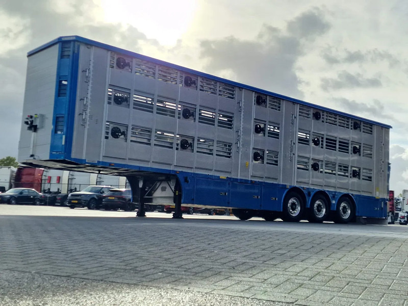 Pezzaioli New 3 stock livestock trailer 95.4M2 - Water & Ventilation - Lifting floors - Lifting roof - Lift axle - نصف مقطورة لنقل الحيوانات: صورة 4 Pezzaioli New 3 stock livestock trailer 95.4M2 - Water & Ventilation - Lifting floors - Lifting roof - Lift axle - نصف مقطورة لنقل الحيوانات: صورة 4