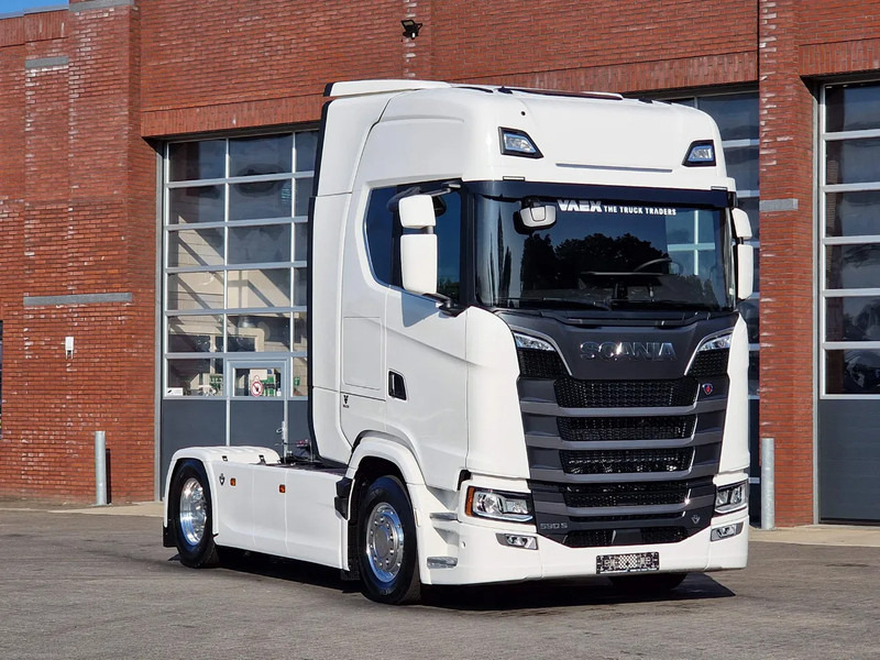 Scania 590S V8 NGS Highline 4x2 - New - Facelift - Full spec - Retarder - Leather - Full air - وحدة جر: صورة 1 Scania 590S V8 NGS Highline 4x2 - New - Facelift - Full spec - Retarder - Leather - Full air - وحدة جر: صورة 1