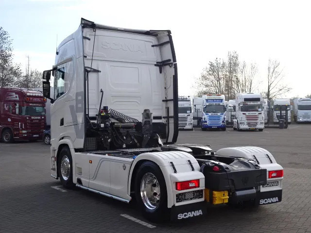 Scania 590S V8 NGS Highline 4x2 - New - Retarder - Leather - Alloy wheels Led - Navi - NEW! - وحدة جر: صورة 5 Scania 590S V8 NGS Highline 4x2 - New - Retarder - Leather - Alloy wheels Led - Navi - NEW! - وحدة جر: صورة 5