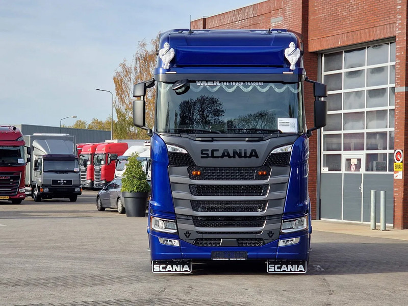 Scania 660S V8 NGS Highline 4x2 - Full spec - Retarder - Night Clima - Leather - Led - Full air - New Dashboard - وحدة جر: صورة 2 Scania 660S V8 NGS Highline 4x2 - Full spec - Retarder - Night Clima - Leather - Led - Full air - New Dashboard - وحدة جر: صورة 2