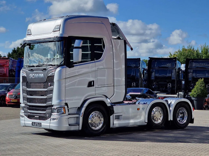 Scania 660S V8 NGS Highline 6x2/4 - New - Full spec - Retarder - Night clima - Led - Leather - Navi - وحدة جر: صورة 3 Scania 660S V8 NGS Highline 6x2/4 - New - Full spec - Retarder - Night clima - Led - Leather - Navi - وحدة جر: صورة 3
