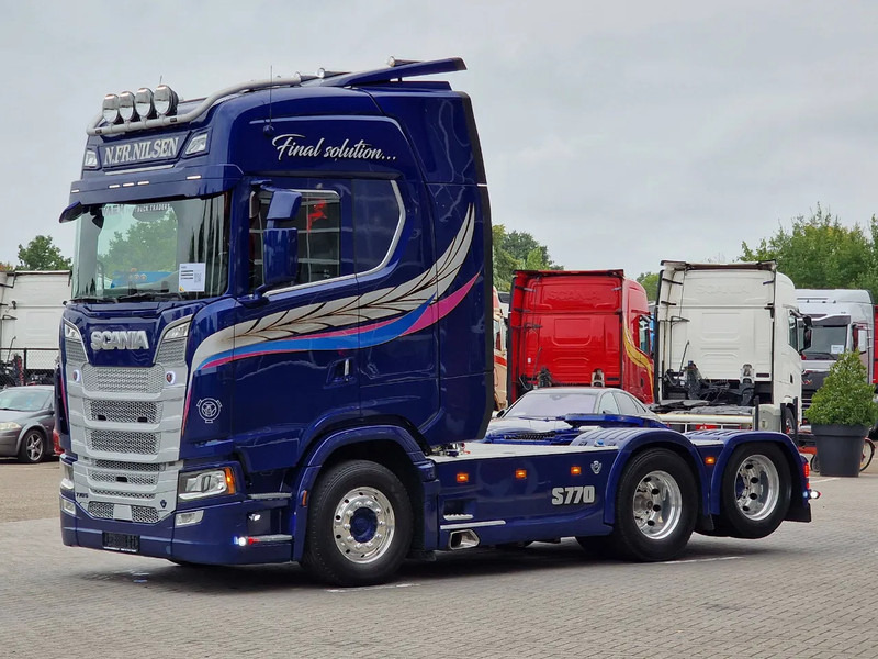 Scania 770S V8 NGS Highline 6x2 - Show truck - Special paint - Custom interior - Retarder - Full air - Night clima - وحدة جر: صورة 3 Scania 770S V8 NGS Highline 6x2 - Show truck - Special paint - Custom interior - Retarder - Full air - Night clima - وحدة جر: صورة 3