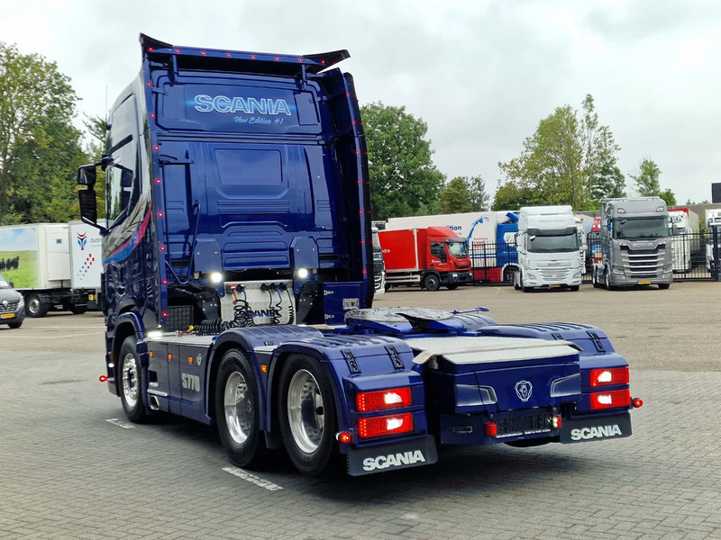 Scania 770S V8 NGS Highline 6x2 - Show truck - Special paint - Custom interior - Retarder - Full air - Night clima - وحدة جر: صورة 5 Scania 770S V8 NGS Highline 6x2 - Show truck - Special paint - Custom interior - Retarder - Full air - Night clima - وحدة جر: صورة 5