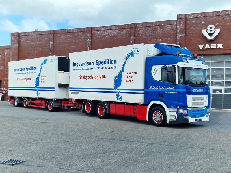 Scania R500 NGS B6X2NB / Trailer-Bygg 12-2004 / Frigobox Sidedoors / Rohrbahen / hooks - شاحنة الفريزر: صورة 1 Scania R500 NGS B6X2NB / Trailer-Bygg 12-2004 / Frigobox Sidedoors / Rohrbahen / hooks - شاحنة الفريزر: صورة 1