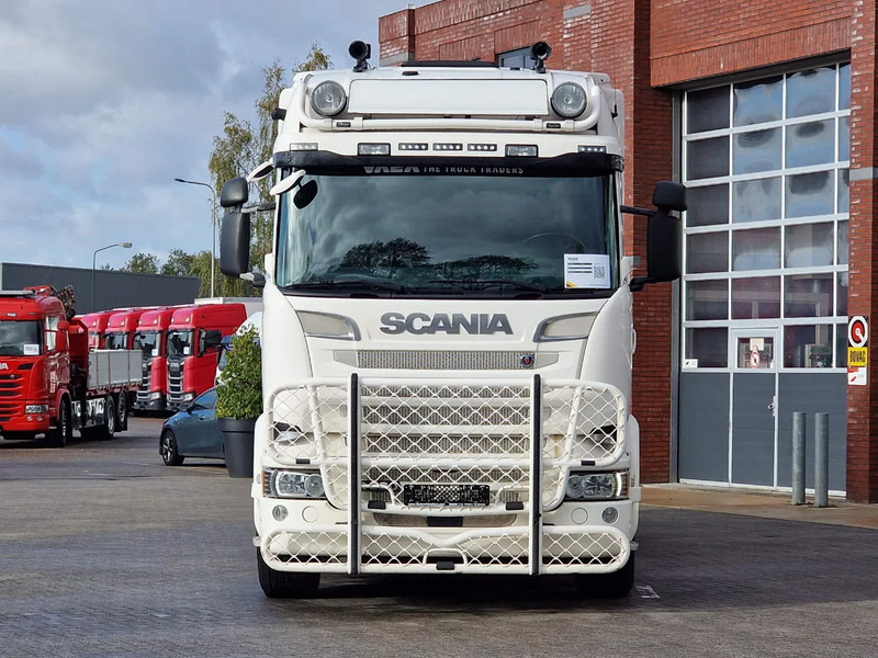 Scania R520 V8 8x2*4 - Tank - 19.000L - 4 compartments - Pump and counter - Retarder - شاحنة صهريج: صورة 2 Scania R520 V8 8x2*4 - Tank - 19.000L - 4 compartments - Pump and counter - Retarder - شاحنة صهريج: صورة 2