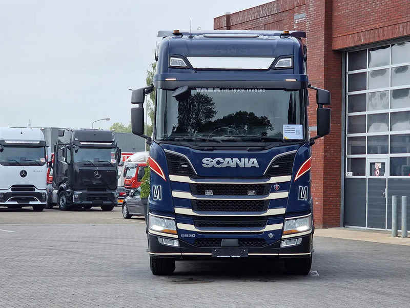 Scania R520 V8 NGS Highline 6x2 - PTO/Hydraulic - Full air - 2.95 WB - Navi - Fridge - Sliding 5th wheel - وحدة جر: صورة 2 Scania R520 V8 NGS Highline 6x2 - PTO/Hydraulic - Full air - 2.95 WB - Navi - Fridge - Sliding 5th wheel - وحدة جر: صورة 2