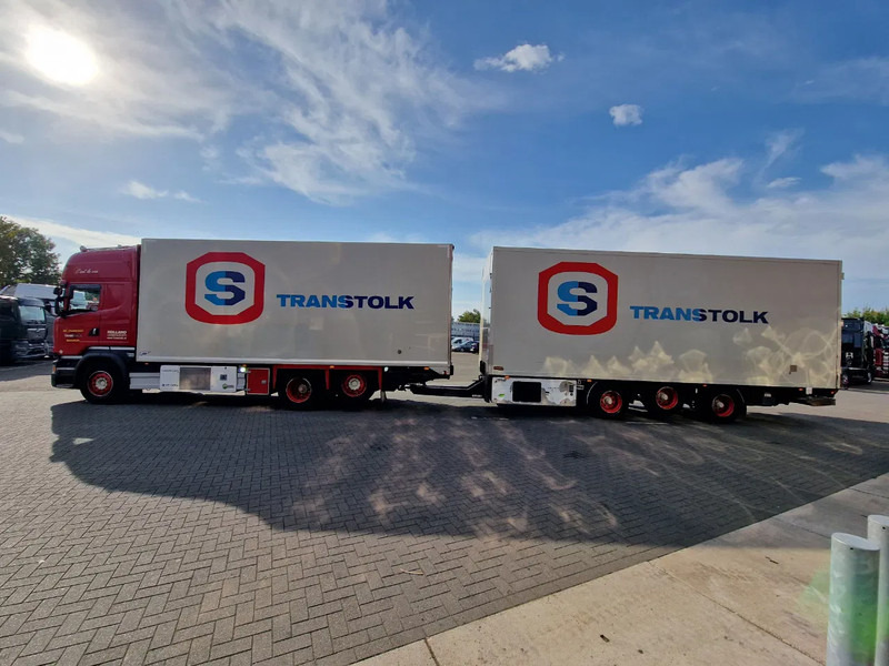 Scania R580 Topline 6x2*4 Frigo + Burg trailer - Retarder - Steering axle - Night clima - شاحنة الفريزر: صورة 4 Scania R580 Topline 6x2*4 Frigo + Burg trailer - Retarder - Steering axle - Night clima - شاحنة الفريزر: صورة 4