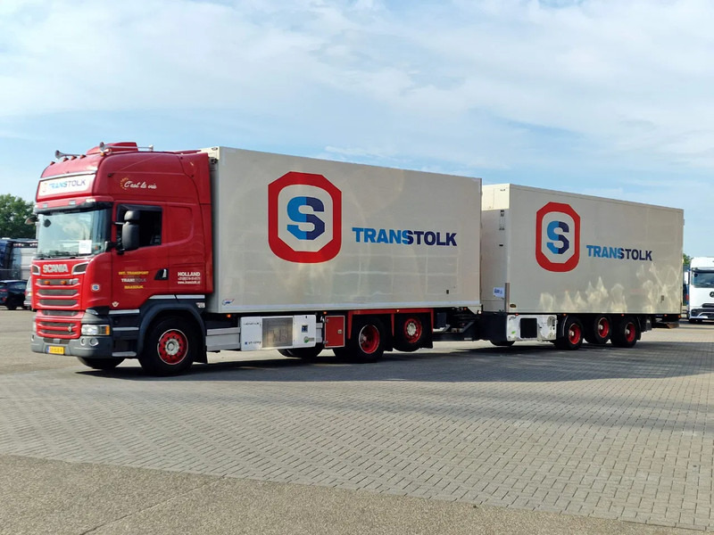 Scania R580 Topline 6x2*4 Frigo + Burg trailer - Retarder - Steering axle - Night clima - شاحنة الفريزر: صورة 3 Scania R580 Topline 6x2*4 Frigo + Burg trailer - Retarder - Steering axle - Night clima - شاحنة الفريزر: صورة 3