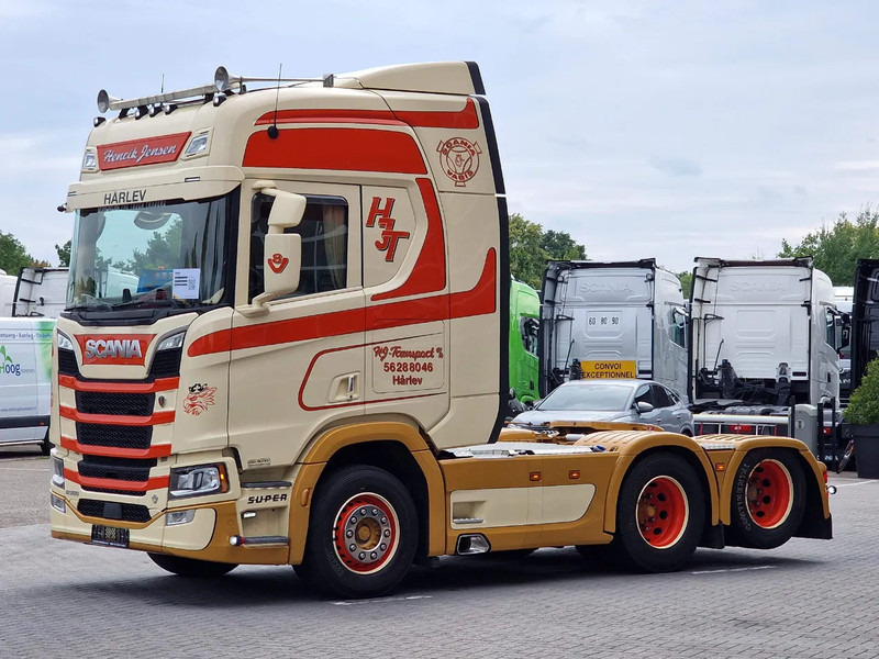 Scania R580 V8 NGS Highline 6x2 - PTO/Hydraulic - 2.95 WB - Retarder - Night clima - Custom interior - وحدة جر: صورة 3 Scania R580 V8 NGS Highline 6x2 - PTO/Hydraulic - 2.95 WB - Retarder - Night clima - Custom interior - وحدة جر: صورة 3