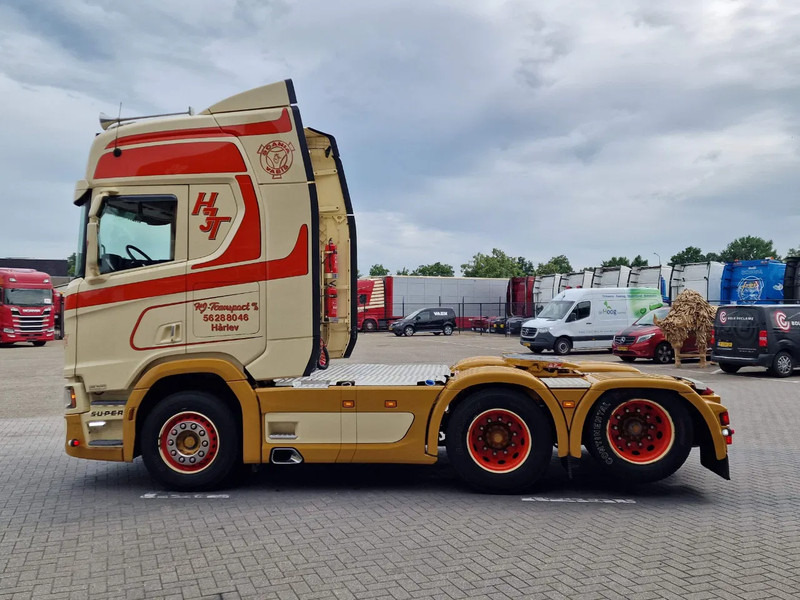 Scania R580 V8 NGS Highline 6x2 - PTO/Hydraulic - 2.95 WB - Retarder - Night clima - Custom interior - وحدة جر: صورة 4 Scania R580 V8 NGS Highline 6x2 - PTO/Hydraulic - 2.95 WB - Retarder - Night clima - Custom interior - وحدة جر: صورة 4