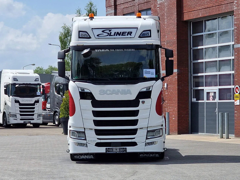 Scania S520 V8 NGS Highline 4x2 - Low deck - Retarder - Custom interior - Night clima - Full air - Led - Navi - وحدة جر: صورة 2 Scania S520 V8 NGS Highline 4x2 - Low deck - Retarder - Custom interior - Night clima - Full air - Led - Navi - وحدة جر: صورة 2