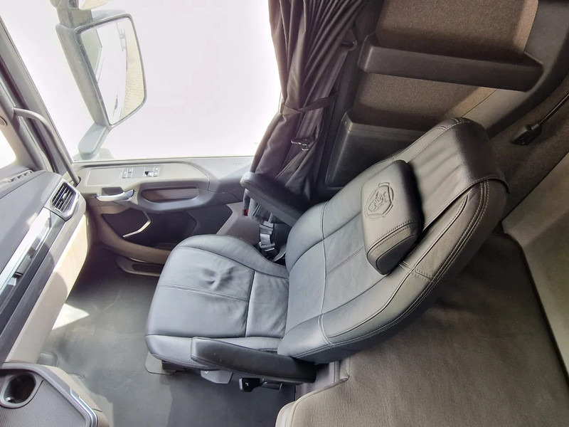 Scania S540 NGS Highline 6x4 - Retarder - Full air - Leather - Led - Fridge - TV Scania S540 NGS Highline 6x4 - Retarder - Full air - Leather - Led - Fridge - TV: صورة 17 Scania S540 NGS Highline 6x4 - Retarder - Full air - Leather - Led - Fridge - TV Scania S540 NGS Highline 6x4 - Retarder - Full air - Leather - Led - Fridge - TV: صورة 17