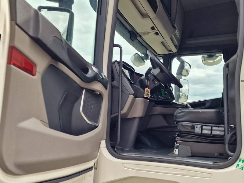 Scania S540 NGS Highline 6x4 - Retarder - Full air - Leather - Led - Fridge - TV Scania S540 NGS Highline 6x4 - Retarder - Full air - Leather - Led - Fridge - TV: صورة 9 Scania S540 NGS Highline 6x4 - Retarder - Full air - Leather - Led - Fridge - TV Scania S540 NGS Highline 6x4 - Retarder - Full air - Leather - Led - Fridge - TV: صورة 9