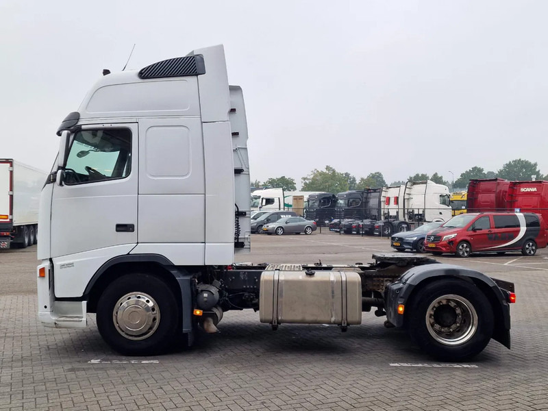 Volvo FH 13.440 Globetrotter XL 4x2 - Manual gearbox - Euro 5 - Low KM - وحدة جر: صورة 4 Volvo FH 13.440 Globetrotter XL 4x2 - Manual gearbox - Euro 5 - Low KM - وحدة جر: صورة 4
