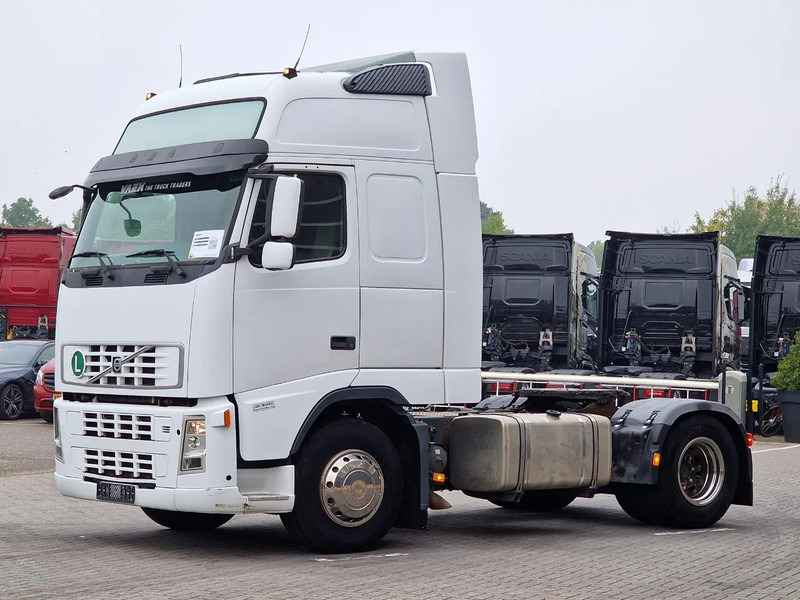 Volvo FH 13.440 Globetrotter XL 4x2 - Manual gearbox - Euro 5 - Low KM - وحدة جر: صورة 3 Volvo FH 13.440 Globetrotter XL 4x2 - Manual gearbox - Euro 5 - Low KM - وحدة جر: صورة 3