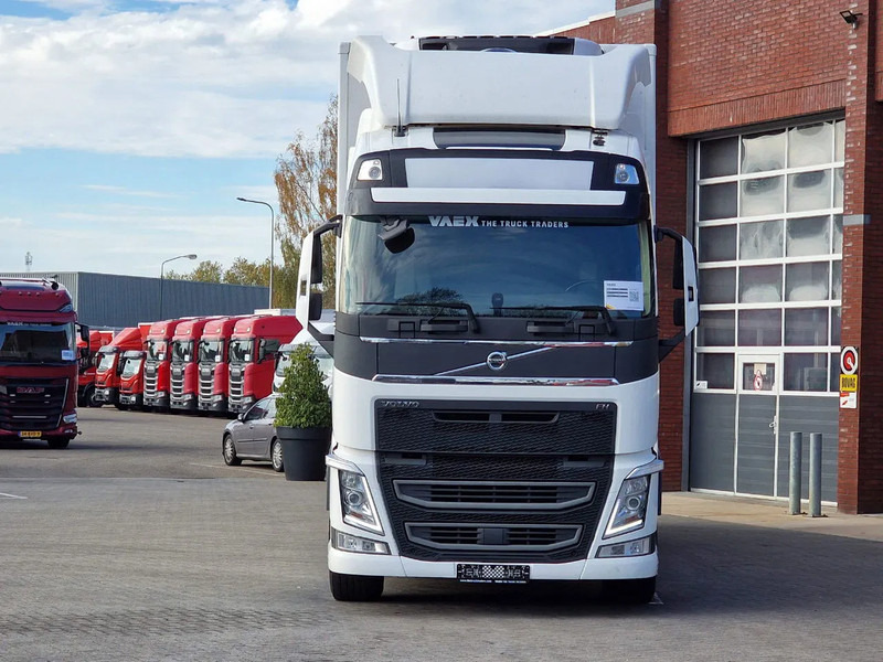 Volvo FH 13.460 Globetrotter 6x2 - Carrier Frigo Supra 850 Nordic - Loadlift - Full air - LNG - شاحنة صندوق متساوي: صورة 2 Volvo FH 13.460 Globetrotter 6x2 - Carrier Frigo Supra 850 Nordic - Loadlift - Full air - LNG - شاحنة صندوق متساوي: صورة 2
