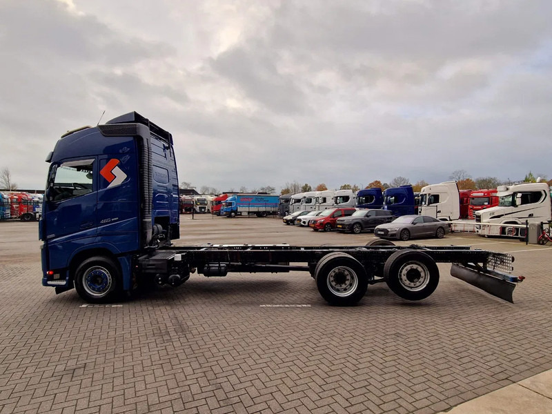 Volvo FH 13.460 Globetrotter 6x2 - Chassis - 4.90 WB - Full air - Euro 6 - VEB+ - شاحنة هيكل كابينة: صورة 4 Volvo FH 13.460 Globetrotter 6x2 - Chassis - 4.90 WB - Full air - Euro 6 - VEB+ - شاحنة هيكل كابينة: صورة 4