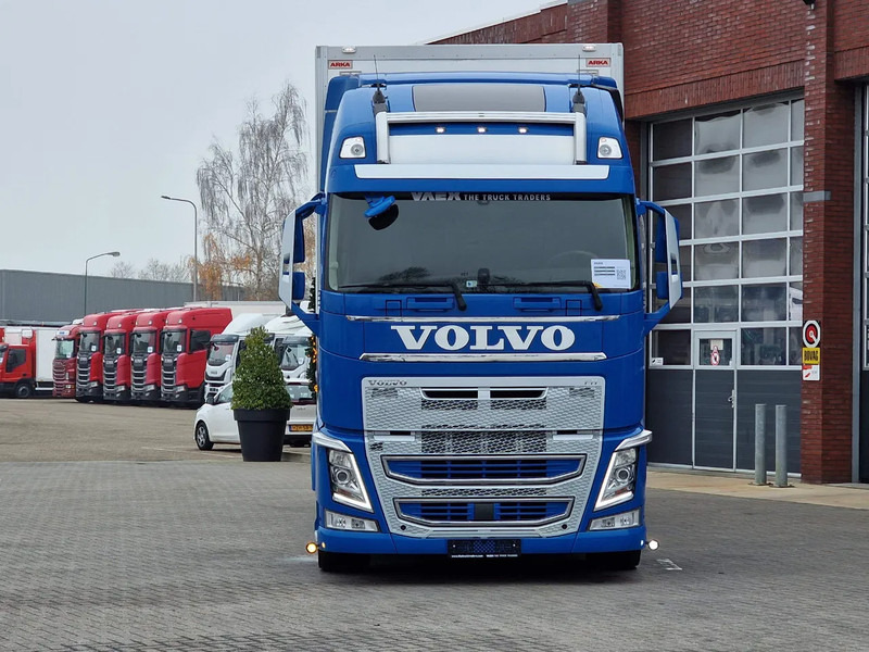Volvo FH 13.460 Globetrotter XL 4x2 - Box with side doors - Manual gearbox - Full air - شاحنة مقفلة: صورة 2 Volvo FH 13.460 Globetrotter XL 4x2 - Box with side doors - Manual gearbox - Full air - شاحنة مقفلة: صورة 2