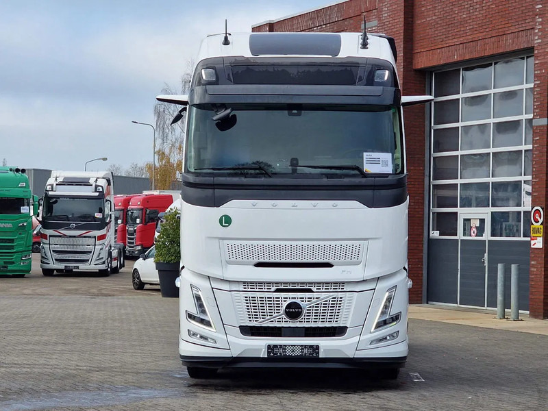 Volvo FH 13.500 Aero Globetrotter XL 4x2 - I Save - I parkcool - 2x tank - Mirror cams - وحدة جر: صورة 2 Volvo FH 13.500 Aero Globetrotter XL 4x2 - I Save - I parkcool - 2x tank - Mirror cams - وحدة جر: صورة 2
