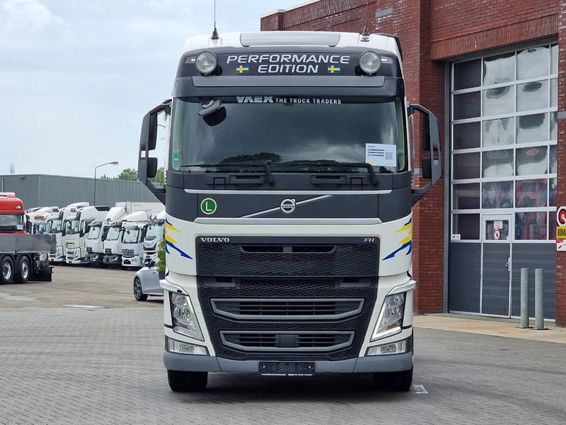 Volvo FH 13.500 Globetrotter 4x2 - I parkcool - Full air - Low KM 347Tkm - Fridge - وحدة جر: صورة 3 Volvo FH 13.500 Globetrotter 4x2 - I parkcool - Full air - Low KM 347Tkm - Fridge - وحدة جر: صورة 3
